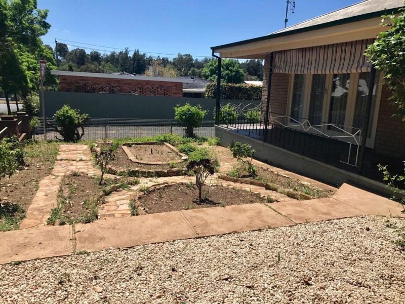 1 Howard Street, Parkes NSW 2870