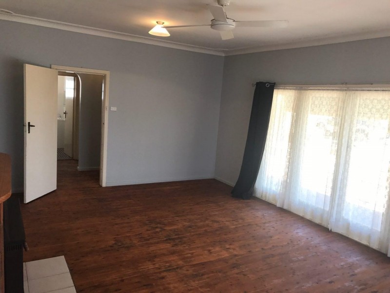 1 Howard Street, Parkes NSW 2870