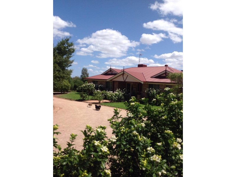 68-72 Thomas Street, Parkes NSW 2870