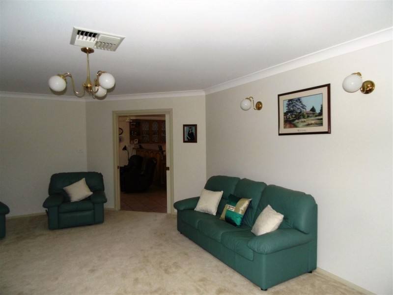 6 Mengarvie Road, Parkes NSW 2870