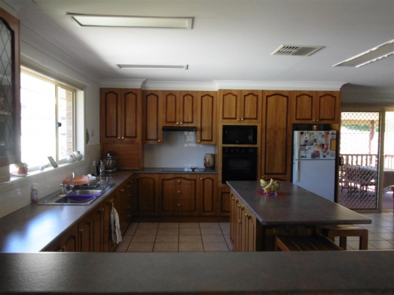 6 Mengarvie Road, Parkes NSW 2870