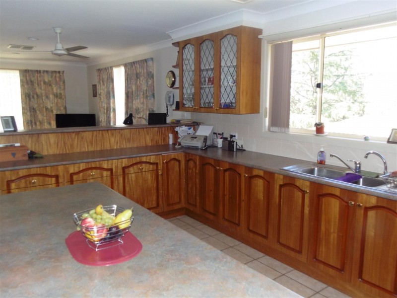 6 Mengarvie Road, Parkes NSW 2870