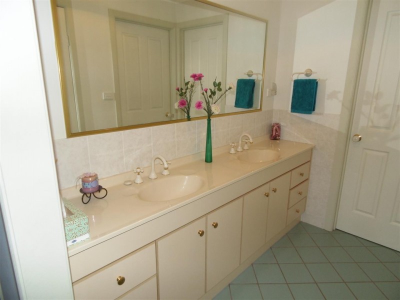 6 Mengarvie Road, Parkes NSW 2870