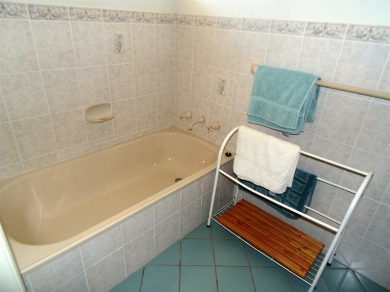 6 Mengarvie Road, Parkes NSW 2870