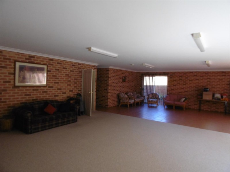 6 Mengarvie Road, Parkes NSW 2870