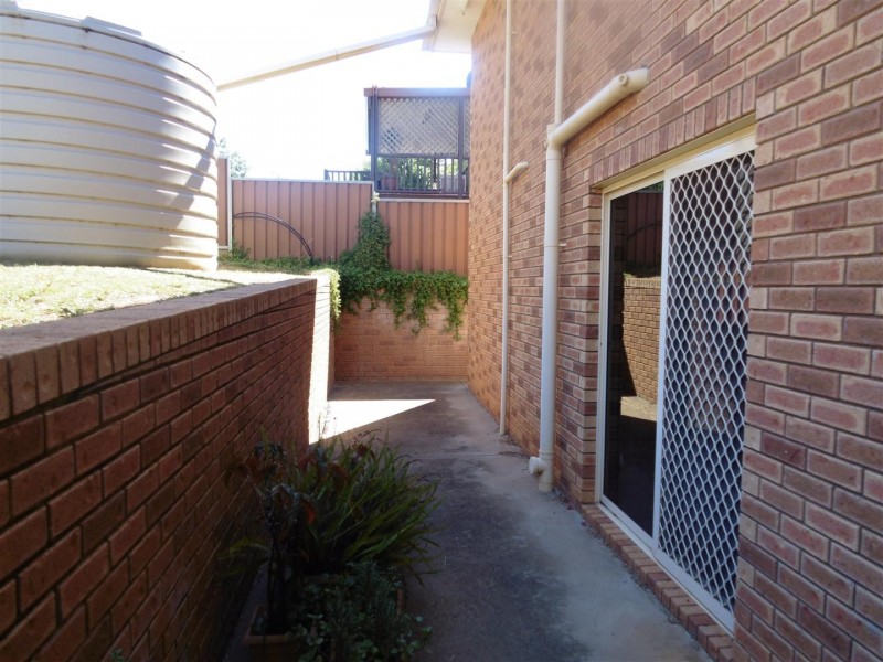 6 Mengarvie Road, Parkes NSW 2870