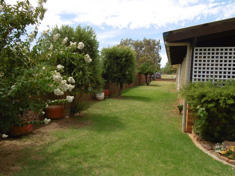 125-129 Victoria Street, Parkes NSW 2870