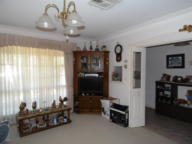 2 Arana Place, Parkes NSW 2870