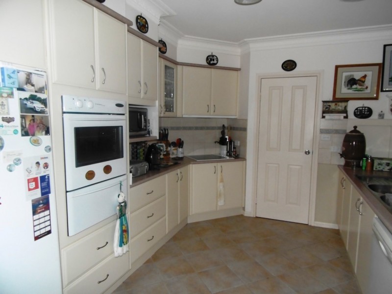 2 Arana Place, Parkes NSW 2870