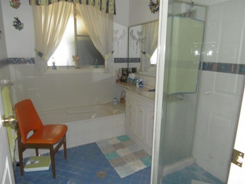 2 Arana Place, Parkes NSW 2870