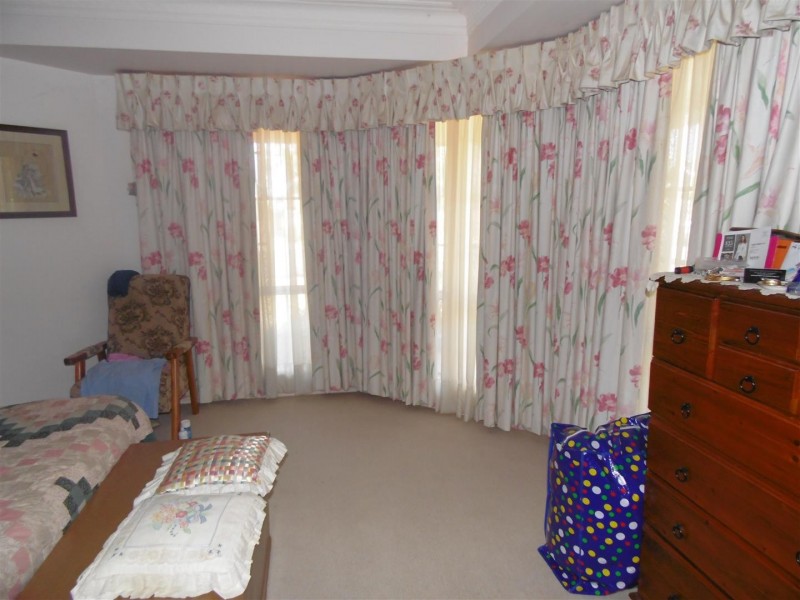 2 Arana Place, Parkes NSW 2870