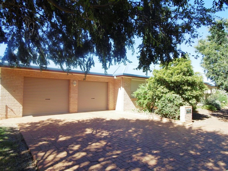 2 Arana Place, Parkes NSW 2870