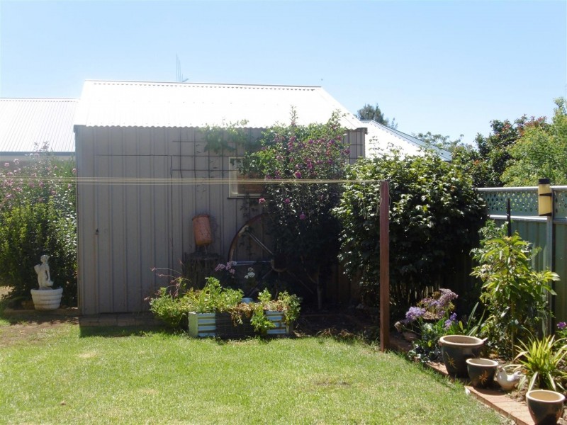 2 Arana Place, Parkes NSW 2870