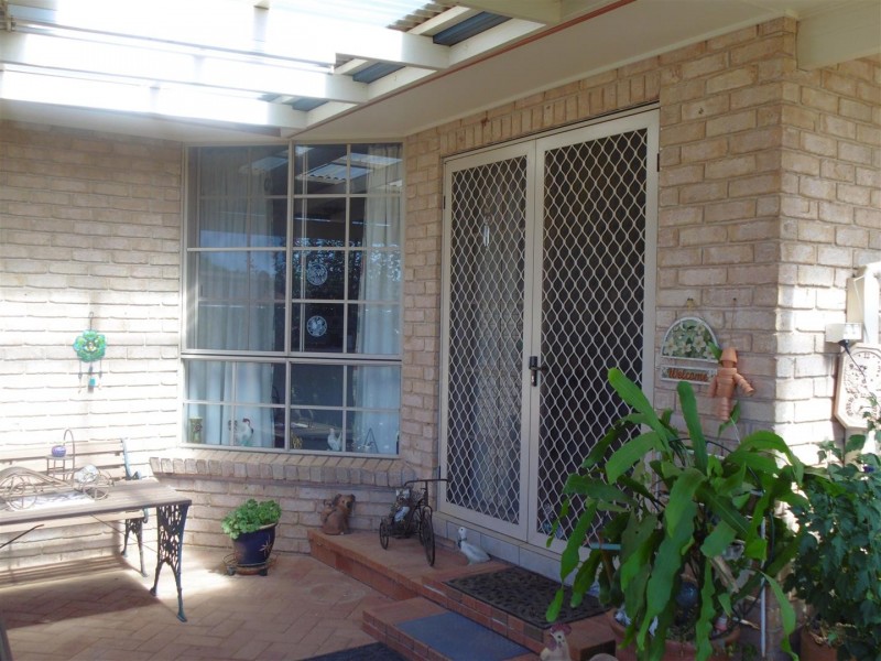 2 Arana Place, Parkes NSW 2870