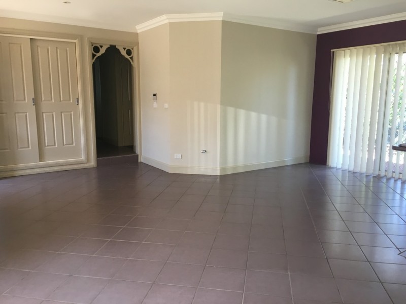 1/44 Brolgan Road, Parkes NSW 2870