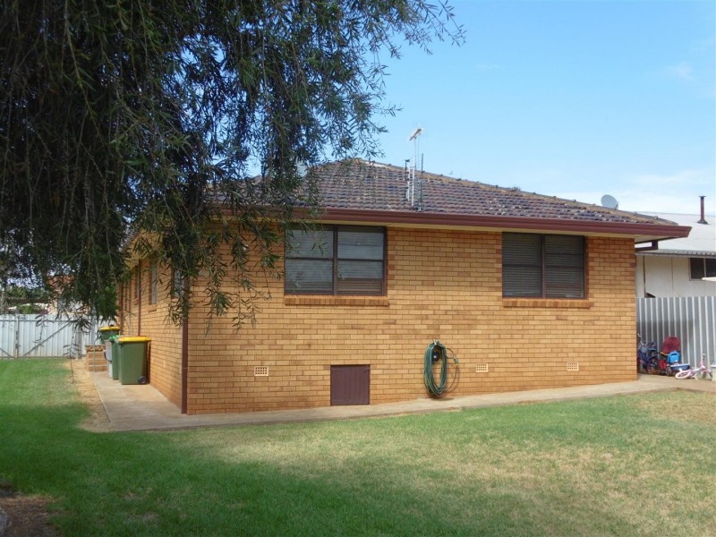 14 Barton Street, Parkes NSW 2870