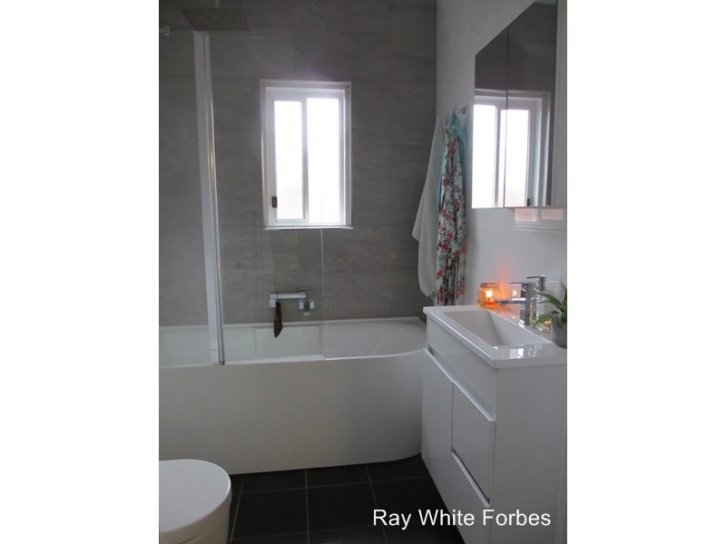 32 Flint Street, Forbes NSW 2871