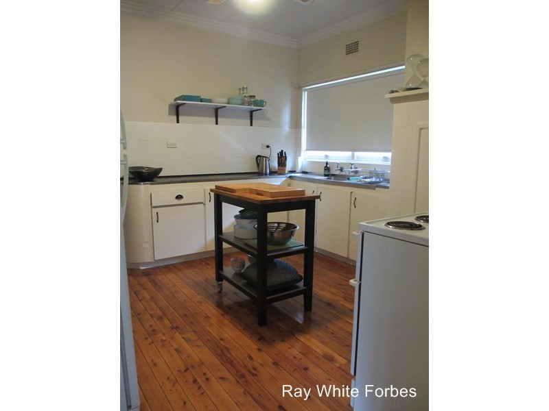 32 Flint Street, Forbes NSW 2871