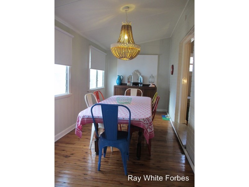 32 Flint Street, Forbes NSW 2871