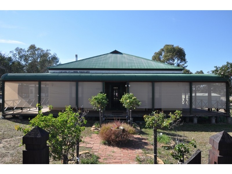 3 West Street, Eugowra NSW 2806
