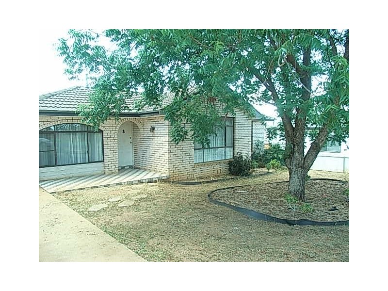 20 Barton Street, Parkes NSW 2870