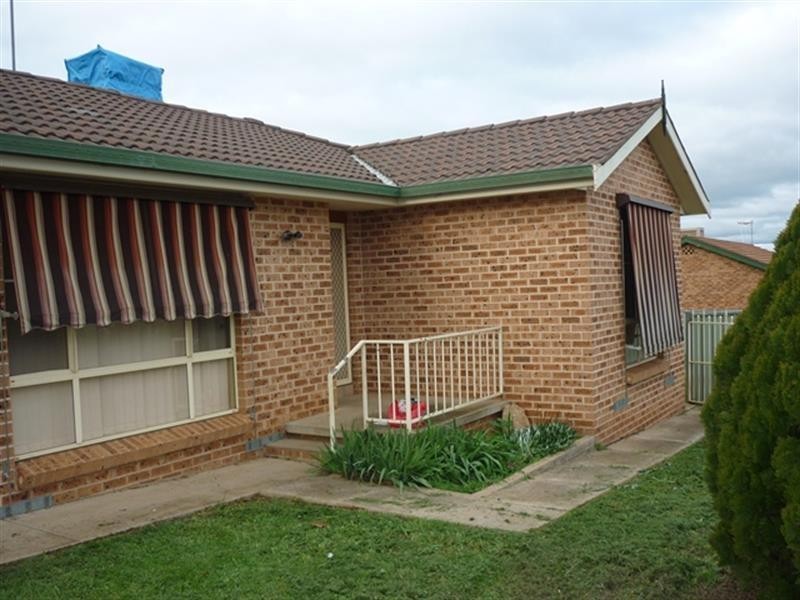 2 Warragrah Place, Parkes NSW 2870