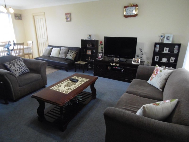 10 Highland Avenue, Parkes NSW 2870