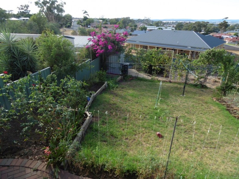 10 Highland Avenue, Parkes NSW 2870