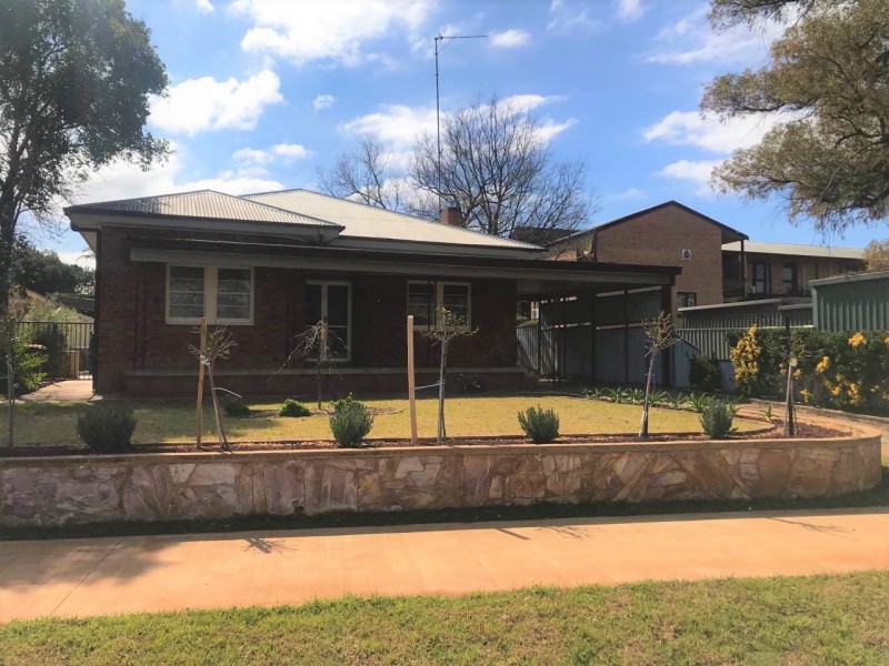 50 Orange Street, Parkes NSW 2870