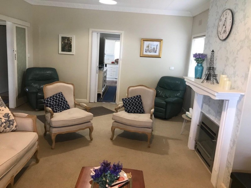 50 Orange Street, Parkes NSW 2870