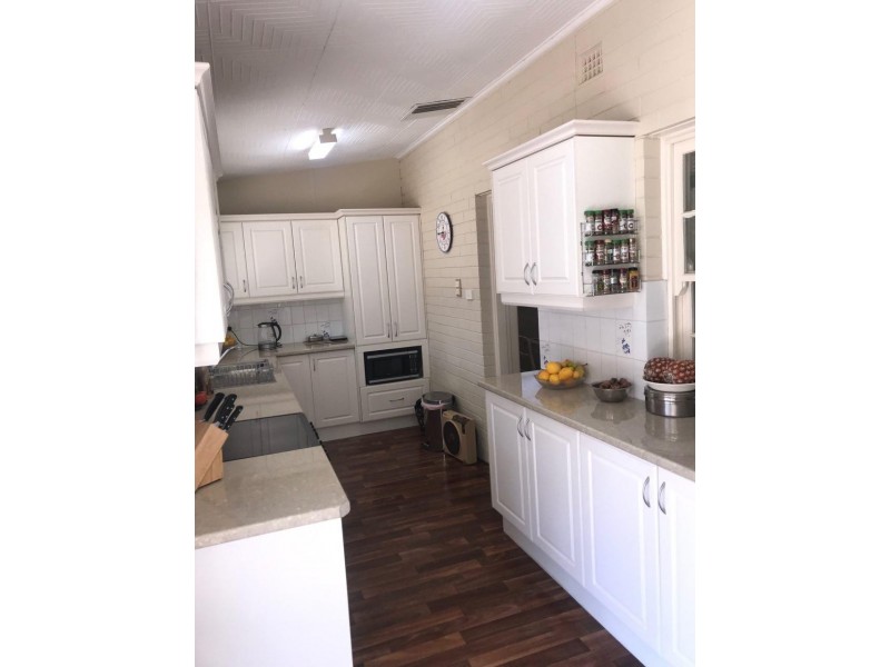 50 Orange Street, Parkes NSW 2870