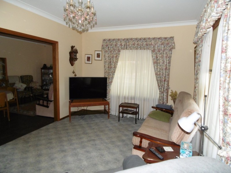 18 Dalley Street, Parkes NSW 2870