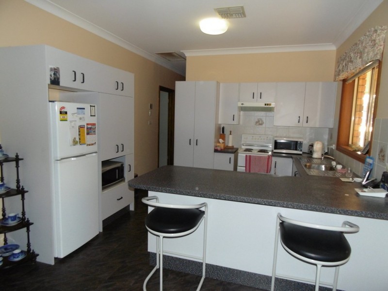 18 Dalley Street, Parkes NSW 2870
