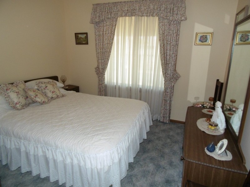 18 Dalley Street, Parkes NSW 2870