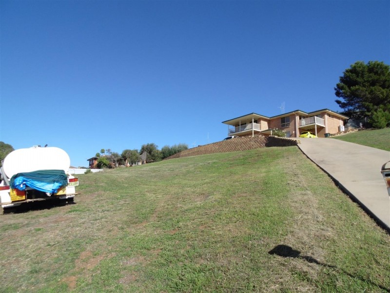 10 Valley View Place, Parkes NSW 2870