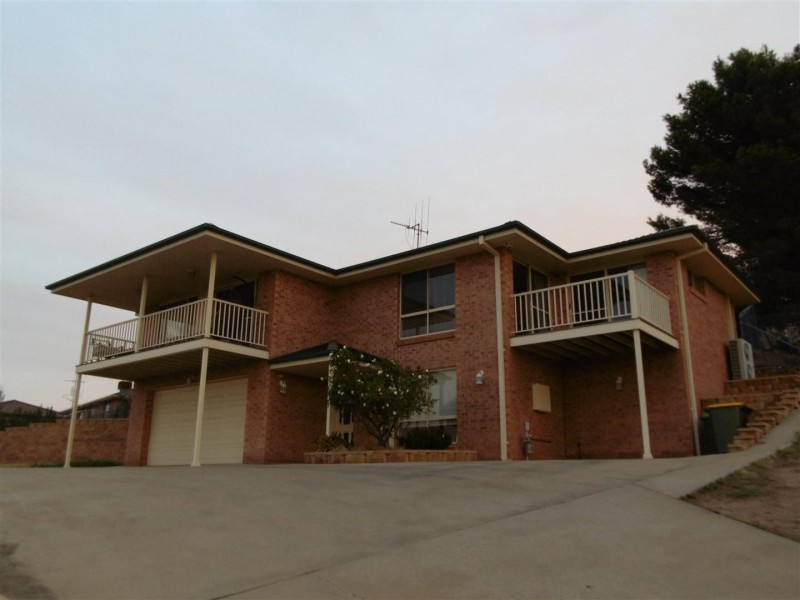8 Valley View Place, Parkes NSW 2870