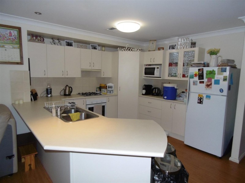 8 Valley View Place, Parkes NSW 2870