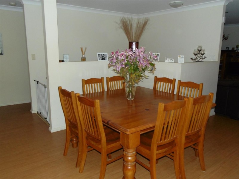 8 Valley View Place, Parkes NSW 2870