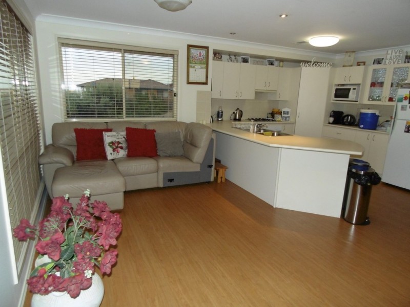 8 Valley View Place, Parkes NSW 2870