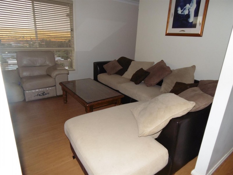 8 Valley View Place, Parkes NSW 2870