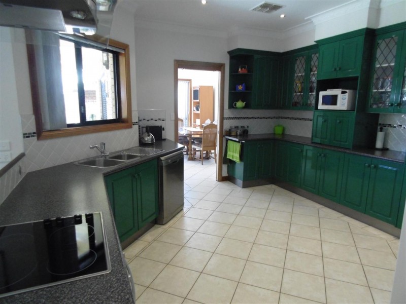 6 Talbot Street, Parkes NSW 2870