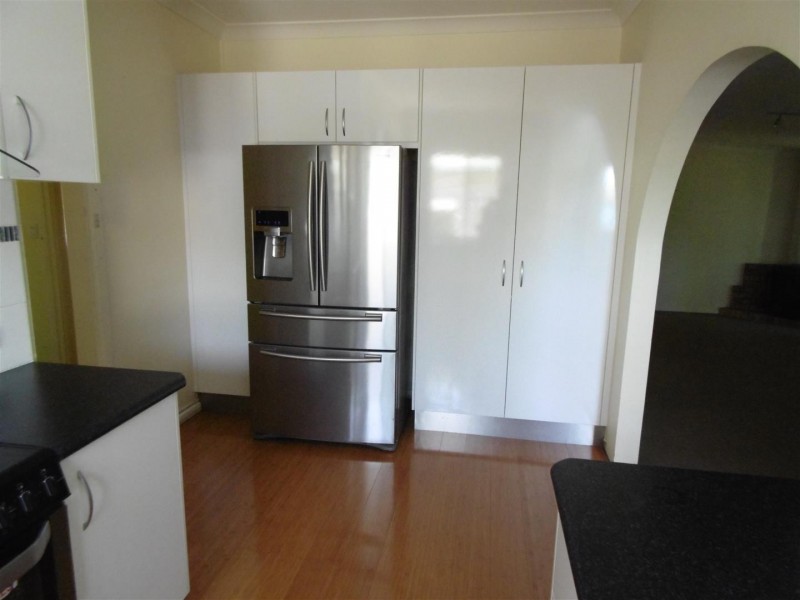 3 Waratah Street, Parkes NSW 2870