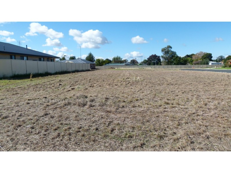 2 Dunstan close, Forbes NSW 2871