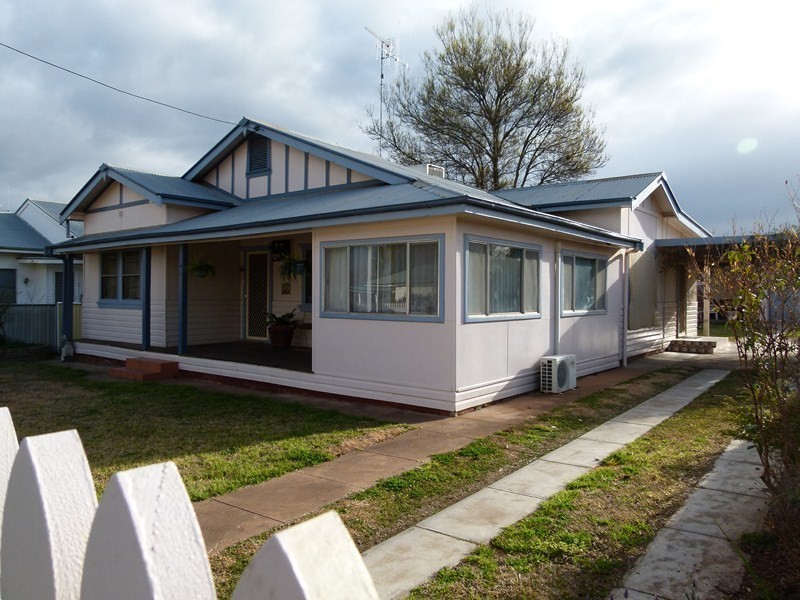 10 Bartley Street, Forbes NSW 2871