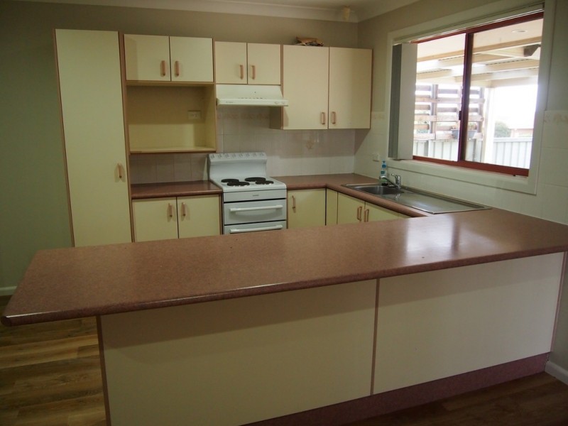 7 Banjo Place, Parkes NSW 2870