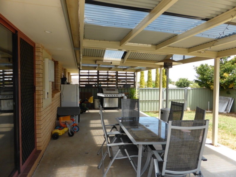 7 Banjo Place, Parkes NSW 2870