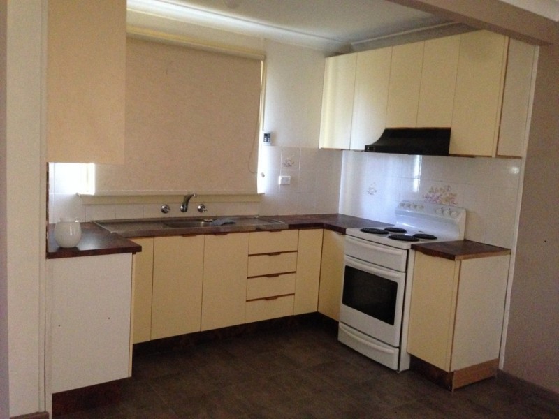 100 Close Street, Parkes NSW 2870