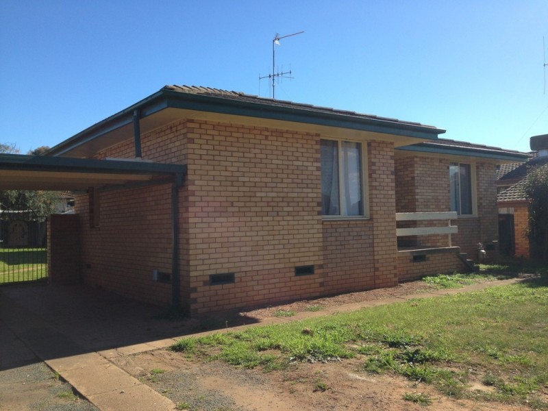 100 Close Street, Parkes NSW 2870