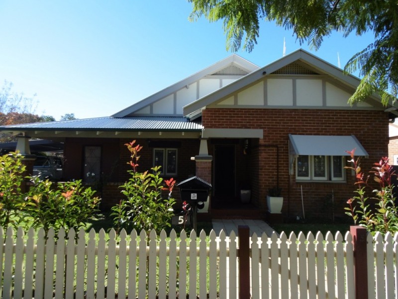 5 Bollinger Street, Parkes NSW 2870