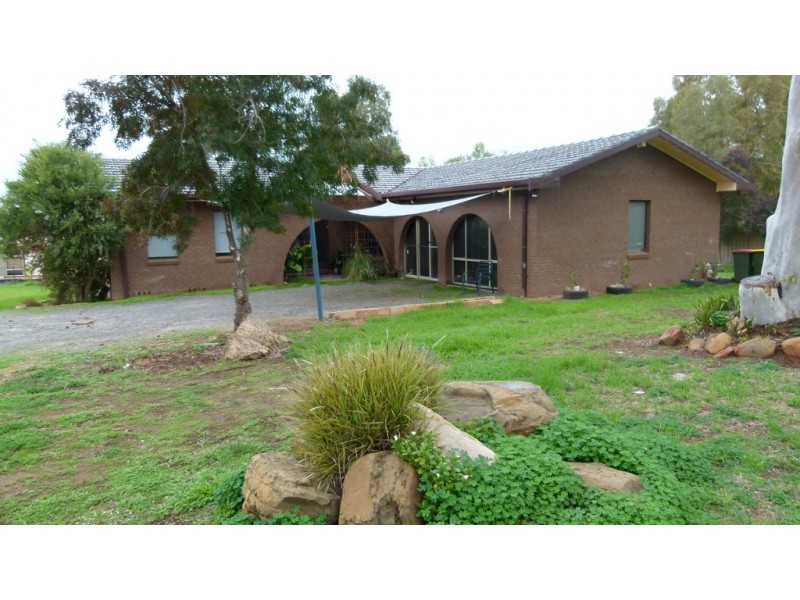 225 Farnell Street, Forbes NSW 2871
